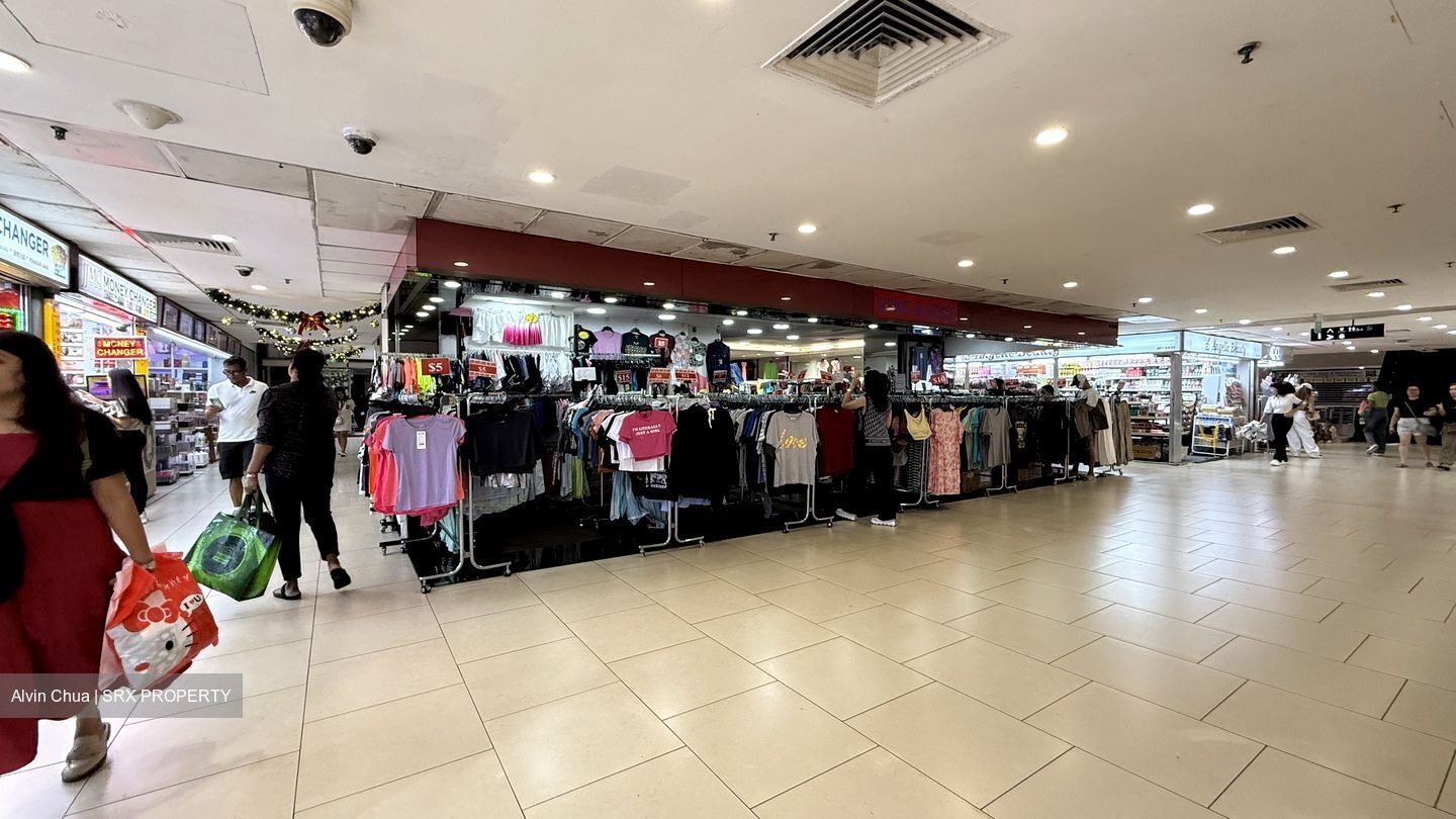 Lucky Plaza (D9), Retail #495670411